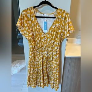 Cupshe yellow v-neck summer floral dress. Size medium.